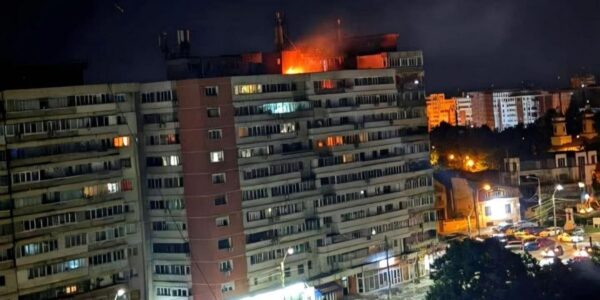 Ρουμανία: Ρωσικό drone χτύπησε πολυκατοικία , δύο τραυματίες – «Σοβαρή και ανεύθυνη κλιμάκωση» λέει το Βουκουρέστι, η αντίδραση του ΝΑΤΟ – Βίντεο