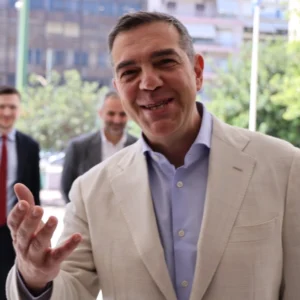 Ο Αλέξης Τσίπρας κατέθεσε στον Άρειο Πάγο την ιδρυτική διακήρυξη του κόμματος ΕΛΑΣ