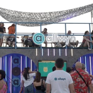 Τα πιο περίεργα πράγματα που συμβαίνουν στα live – Οι fans των Gorillaz στο Release Athens Festival αποκαλύπτουν στην Allwyn όσα δεν θα ξεχάσουν ποτέ (vid.)