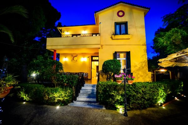 Gardenia All Day Café • Bistro • Wine Bar Restaurant: Η καταπράσινη όαση γεύσης στο Χαλάνδρι