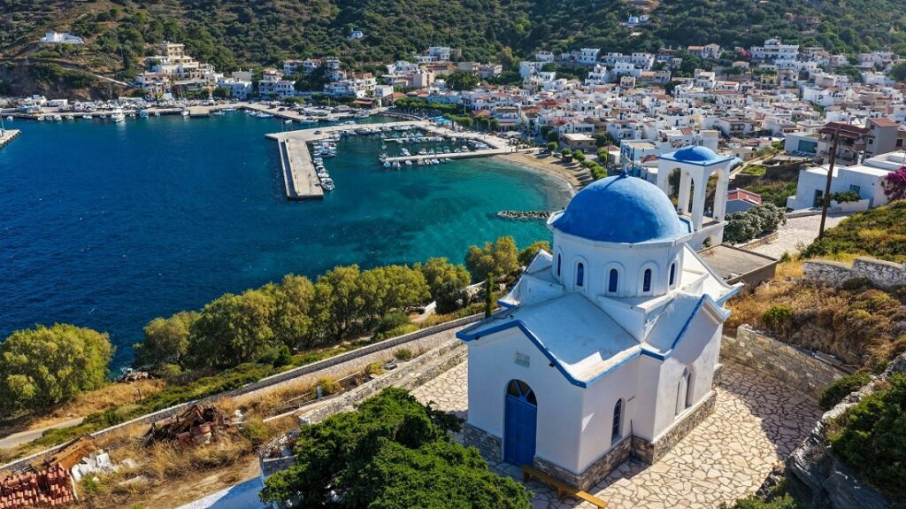 Happy Traveller στους Φούρνους   Σάββατο 6 Ιουνίου στις 16.35, στον ΣΚΑΪ