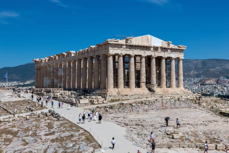 Υπ.Πολιτισμού: Το δυτικό αέτωμα του Παρθενώνα συμπληρώθηκε μετά από 220 χρόνια – Εικόνες