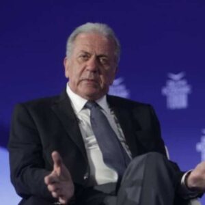 Δημήτρης Αβραμόπουλος: Η βελγική Δικαιοσύνη εξέδωσε ένταλμα σύλληψης σε βάρος  του για το Qatargate – Έχω δηλώσει στο Πόθεν Έσχες τις αμοιβές μου από τη ΜΚΟ, απαντά