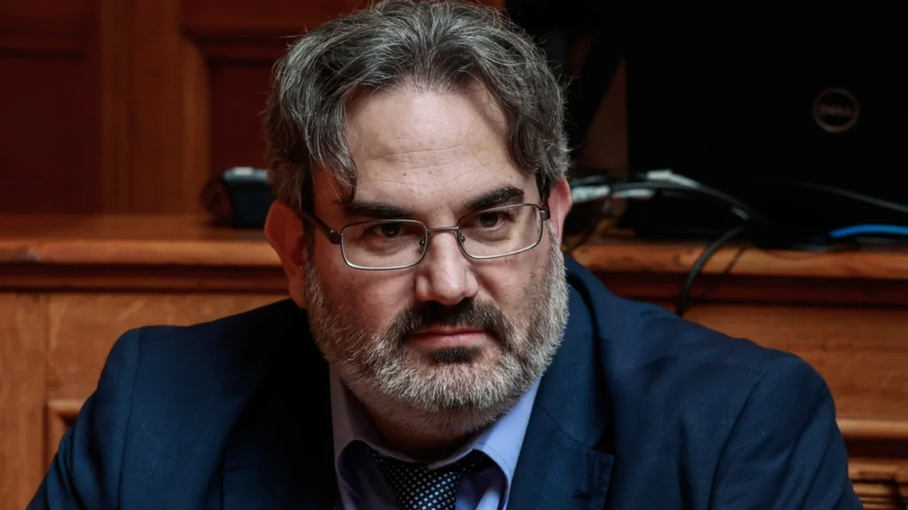 Παραιτήθηκε ο γγ του υπουργείου Περιβάλλοντος Ευθύμιος Μπακογιάννης μετά την αποκάλυψη για το κύκλωμα στις πολεοδομίες – Ο κουνιάδος του ανάμεσα στους συλληφθέντες