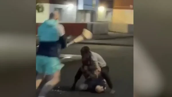 Μπέλφαστ: Η συγκλονιστική περιγραφή του ήρωα που όρμησε με μπαστούνι χέρλινγκ στον Σουδανό ενώ προσπαθούσε να αποκεφαλίσει τον  θύμα του (βίντεο)