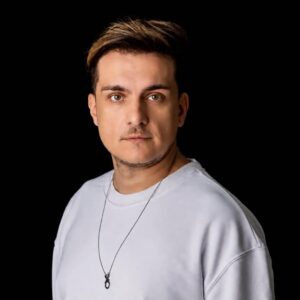 Θάνος Δαρούσης: Έκανε viral τραγούδι που είχε γραφτεί για τον αείμνηστο Βασίλη Καρρά! (βίντεο)