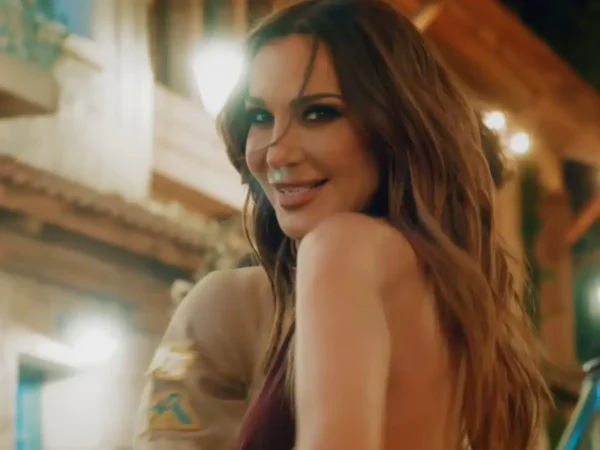 Δέσποινα Βανδή: Το ξεσηκωτικό video clip για το νέο τραγούδι της «Να με αγαπάς»