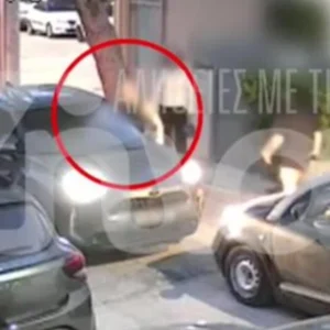 Ίλιον:  Συνελήφθη ο οδηγός που γρονθοκόπησε γυναίκα οδηγό – Διατάχτηκε  εγκλεισμός του στο Δαφνί – Βίντεο με το άγριο επεισόδιο