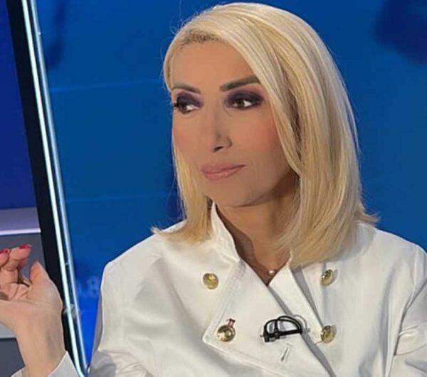 Μίνα Καραμήτρου: Τραυματίστηκε μετά από έκρηξη κλιματιστικού στο OPEN – «Σώθηκε από θαύμα» , λένε συνάδελφοι της