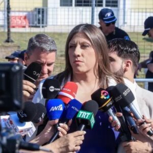 «Είστε στημένοι εναντίον μου»: Κόντρα Κωνσταντοπούλου με συγγενείς στη δίκη των Τεμπών – Διεκόπη η συνεδρίαση