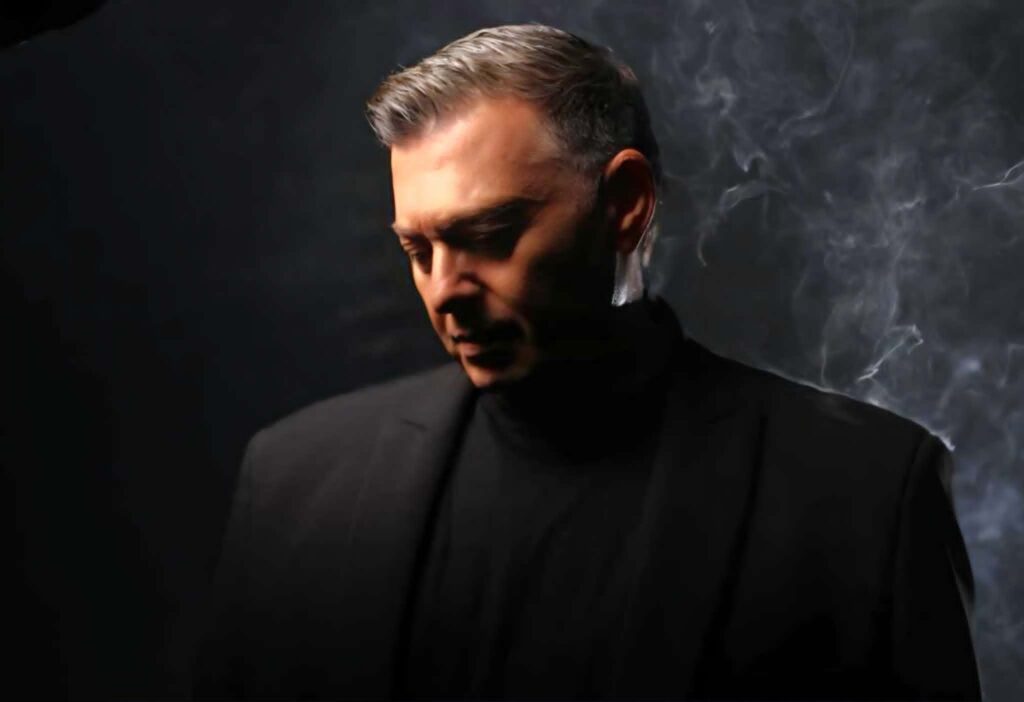 Κυκλοφορεί το νέο πλατινένιο album του Νίκου Μακρόπουλου