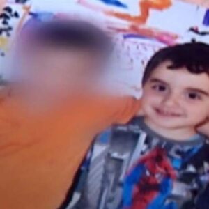 «Τι πρέπει να περιμένει μια κοινωνία που τα παιδιά της δολοφονούνται σε μια σχολική γιορτή σε καιρό ειρήνης;» –  Καταπέλτης ο εισαγγελέας στη δίκη για τον θάνατο του 11χρονου Μάριου από αδέσποτη σφαίρα στο Μενίδι