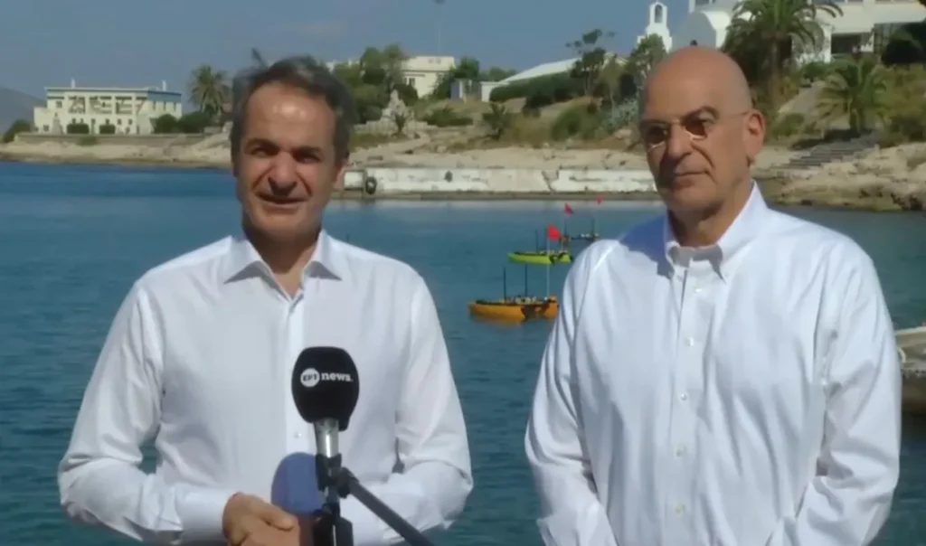 Μητσοτάκης και Δένδιας στη Σχολή Ναυτικών Δοκίμων: “Χτίζουμε θεμέλια για να εκπαιδεύσουμε τη νέα γενιά των αξιωματικών να σκέφτονται όχι μόνο ως καπετάνιοι  αλλά και ως επιστήμονες”(βίντεο)