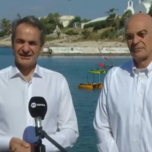 Μητσοτάκης και Δένδιας στη Σχολή Ναυτικών Δοκίμων: “Χτίζουμε θεμέλια για να εκπαιδεύσουμε τη νέα γενιά των αξιωματικών να σκέφτονται όχι μόνο ως καπετάνιοι  αλλά και ως επιστήμονες”(βίντεο)