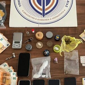 Εξαρθρώθηκε κύκλωμα διακίνησης κοκαίνης στην Αθήνα, με αρχηγό πρώην ποδοσφαιριστή και συνεργούς δύο αστυνομικούς και έναν ειδικό φρουρό
