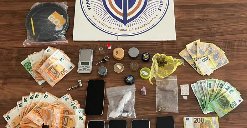 Εξαρθρώθηκε κύκλωμα διακίνησης κοκαίνης στην Αθήνα, με αρχηγό πρώην ποδοσφαιριστή και συνεργούς δύο αστυνομικούς και έναν ειδικό φρουρό