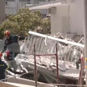 Κατάρρευση πολυκατοικίας στα Πετράλωνα – Σώοι όλοι οι ένοικοι, πέντε προσαγωγές, συνεχίζονται οι έρευνες στα συντρίμμια για τυχόν εγκλωβισμένους (εικόνες&βίντεο)