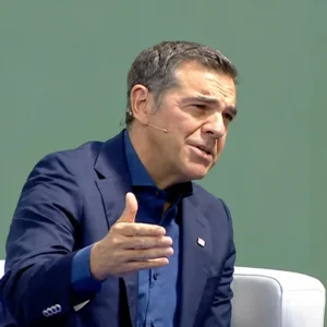 Τσίπρας για «δίπλωμα οδήγησης»: Αν κάποιος δεν θα μπορούσε να οδηγεί ούτε πατίνι είναι ο κ. Μητσοτάκης (βίντεο)