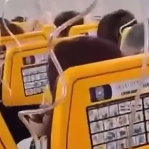Ryanair: Νέο βίντεο από την πτήση τρόμου – «Το κεφάλι του άνδρα ήταν έξω από το σπασμένο παράθυρο και τον κρατούσαν» λέει επιβάτιδα