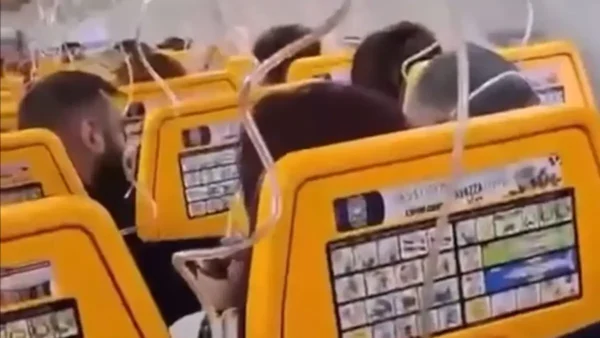 Ryanair: Νέο βίντεο από την πτήση τρόμου – «Το κεφάλι του άνδρα ήταν έξω από το σπασμένο παράθυρο και τον κρατούσαν» λέει επιβάτιδα