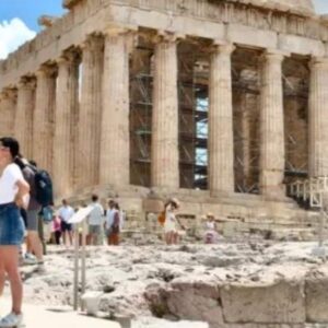 Ακρόπολη: Άνδρας με μαχαίρι τραυμάτισε ζευγάρι τουριστών – Συνελήφθη ο δράστης