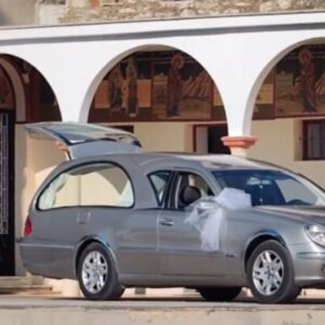 Άργος: Θρήνος στην κηδεία του 20χρονου που πέθανε από πυρά αστυνομικών (βίντεο)