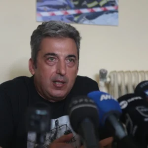 Παύλος Ασλανίδης: «Κοροϊδία, περιμέναμε 2,5 ώρες να έρθει να τοποθετηθεί η Ζωή Κωνσταντοπούλου» (βίντεο)