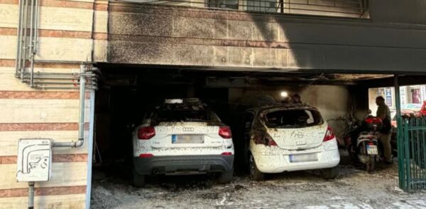 Θεσσαλονίκη: Επιθέσεις με γκαζάκια σε σπίτια τριών στελεχών της ΝΔ – 5 τραυματίες,μία γυναίκα διασωληνωμένη κι άλλη μια με σοβαρά εγκαύματα