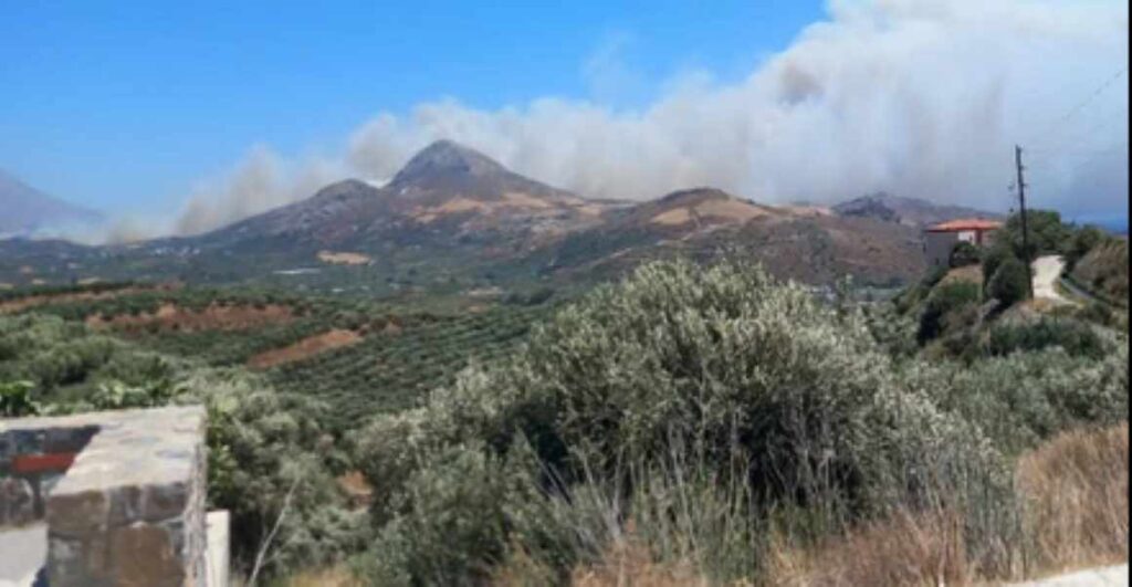 Μαίνεται η φωτιά στο Ρέθυμνο: Σε κατάσταση έκτακτης ανάγκης ο Δήμος Αγίου Βασιλείου – Απεγκλωβισμός 50 ατόμων από την Πρέβελη (βίντεο)