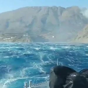 Φωτιά στο Ρέθυμνο: Συγκλονίζει ο ψαράς που απεγκλώβισε 30 ανθρώπους  – Καίγεται η Πρέβελη, νέο βίντεο διάσωσης πολιτών από την παραλία