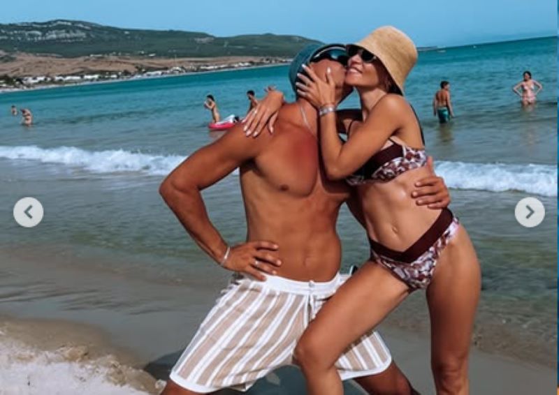 Αθηνά Οικονομάκου: Οι διακοπές στην Ισπανία με τον Μπρούνο Τσερέλα και την αδερφή του – Tα φιλιά και τα θαλάσσια σπορ