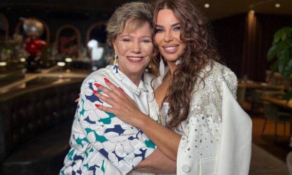Κέλλυ Κελεκίδου: Στα backstage του remake του «Γλύκα Γλύκα», 21 χρόνια μετά, μαζί με τη Γιώτα Χαλκιά (εικόνες+teaser)