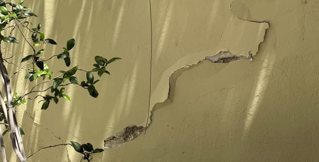 Ρωγμές σε σπίτια στην Κυψέλη: Καθησυχαστικοί Λέκκας και Ταχιάος– Σε εξέλιξη έλεγχοι για την ασφάλεια των κτιρίων – O ανάδοχος θα καλύψει τις ζημιές (βίντεο)