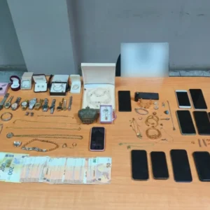 Στα χέρια της ΕΛΑΣ σπείρα πού ρήμαζε κοσμηματοπωλεία  στην Αττική με λεία άνω των 370.000 ευρώ – 9 συλλήψεις