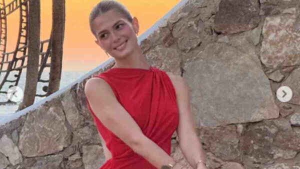 Αμαλία Κωστοπούλου: Ποζάρει πιο εντυπωσιακή από ποτέ σε υπερπολυτελή γάμο στην Ίο – Φωτογραφίες