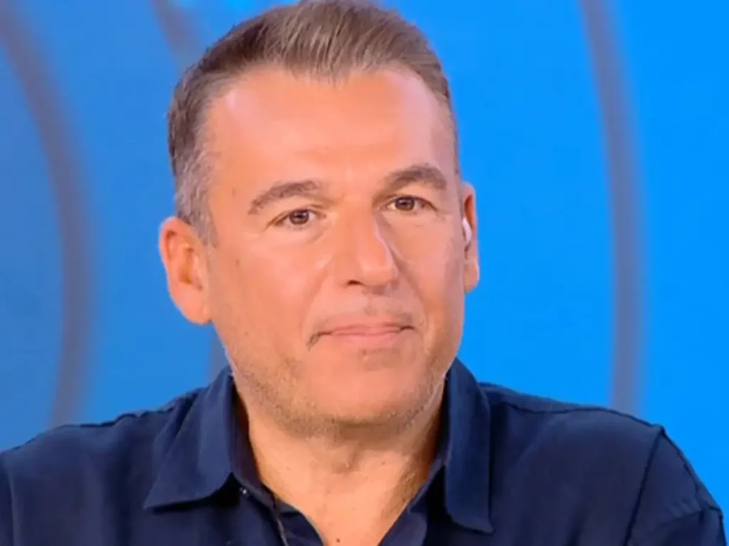 Ο Γιώργος Λιάγκας αποχαιρέτησε τους τηλεθεατές: «Είναι η πρώτη φορά που τελειώνει μια εκπομπή και δε μπορώ να σας πω αν θα είμαστε μαζί ή όχι» (βίντεο)