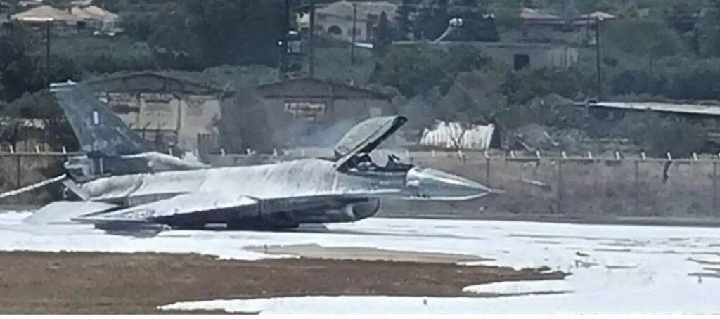 Ζάκυνθος:  Δείτε βίντεο από την αναγκαστική προσγείωση μαχητικού F-16 – Η ανακοίνωση του ΓΕΑ