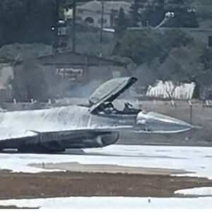 Ζάκυνθος:  Δείτε βίντεο από την αναγκαστική προσγείωση μαχητικού F-16 – Η ανακοίνωση του ΓΕΑ