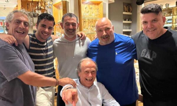 Το στέκι που έχει γίνει αγαπημένη επιλογή επωνύμων
