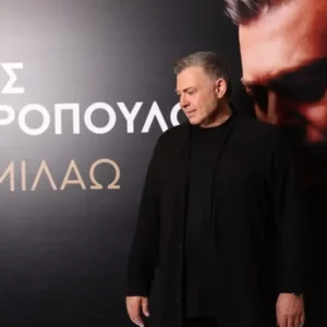 Νίκος Μακρόπουλος: Η απονομή για το πλατινένιο «Σε σένα μιλάω»