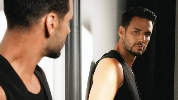 Ο Άρις Πετράκης παρουσιάζει το νέο του single & music video «Δώσε Tην Καρδιά Σου»
