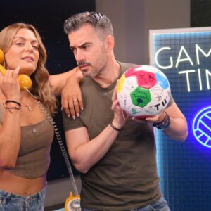 Ο Γιάννης Τσιμιτσέλης στο Allwyn Game Time: Ψάρεμα με Κέιν, Ικαριώτικο με Κουρτουά και σούβλες με Ρονάλντο