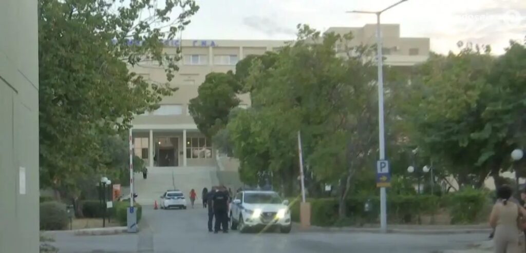 Φωτιά στο Σισμανόγλειο: Καταστράφηκε κλινική – Από στρώμα ασθενούς ξεκίνησε η πυρκαγιά, κινδύνευσαν ανθρώπινες ζωές, λέει ο Γεωργιάδης – Προσήχθη 74χρονος ως ύποπτος  (βίντεο)