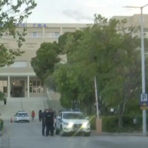 Φωτιά στο Σισμανόγλειο: Καταστράφηκε κλινική – Από στρώμα ασθενούς ξεκίνησε η πυρκαγιά, κινδύνευσαν ανθρώπινες ζωές, λέει ο Γεωργιάδης – Προσήχθη 74χρονος ως ύποπτος  (βίντεο)