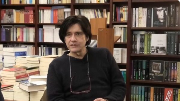 Πέθανε ο συγγραφέας Αλέξης Σταμάτης σε ηλικία 67 ετών – Ήταν γιος της Μπέτυς Αρβανίτη