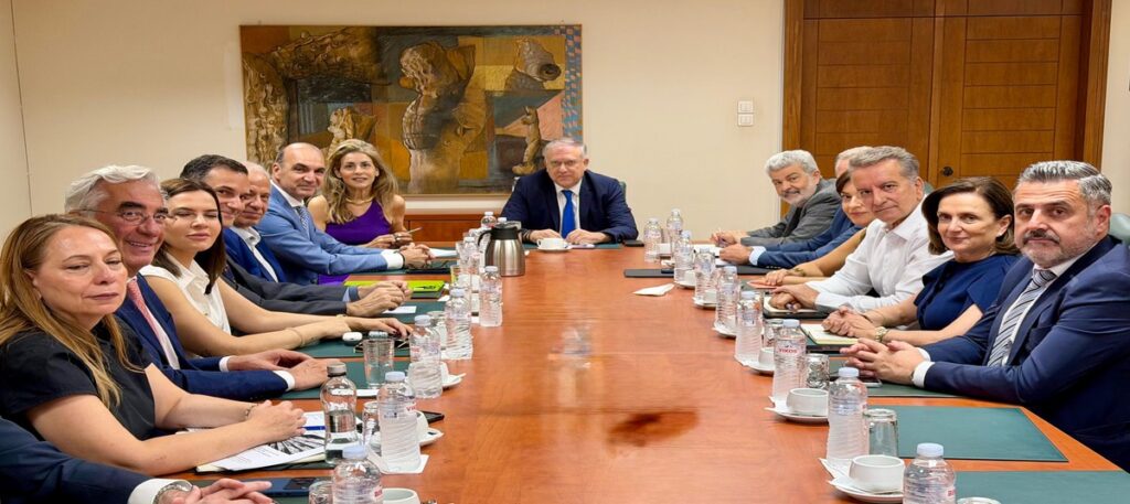 Θεοδωρικάκος: Από 31 Αυγούστου οι μειώσεις τιμών σε βασικά προϊόντα – Στόχος εκπτώσεις τουλάχιστον 5% , δείτε τις 12 κατηγορίες