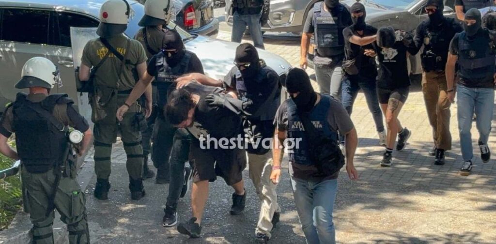 Ποινική δίωξη για ανθρωποκτονία με ενδεχόμενο δόλο στους τρεις συλληφθέντες για την εμπρηστική επίθεση με θύμα τη Βάγια Νέστορα  και συμμετοχή σε τρομοκρατική οργάνωση