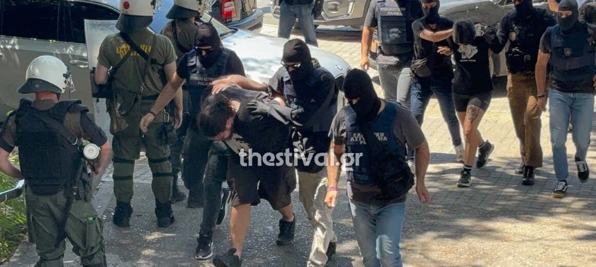 Ποινική δίωξη για ανθρωποκτονία με ενδεχόμενο δόλο στους τρεις συλληφθέντες για την εμπρηστική επίθεση με θύμα τη Βάγια Νέστορα  και συμμετοχή σε τρομοκρατική οργάνωση