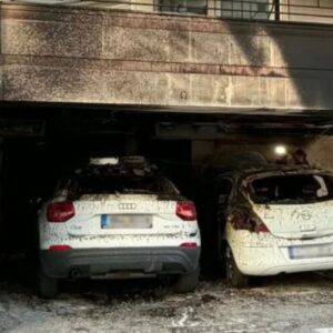 Θεσσαλονίκη: Σε εξέλιξη οι έρευνες της Αντιτρομοκρατικής για τις εμπρηστικές επιθέσεις – Τρία άτομα στο μικροσκόπιο – «Είναι εγκληματίες – Ζητώ δικαιοσύνη χωρίς καμία επιείκεια», λέει ο σύζυγος της Βάγιας Νέστορα (βίντεο)