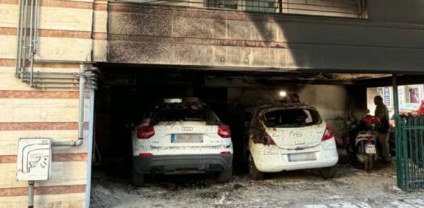 Θεσσαλονίκη: Σε εξέλιξη οι έρευνες της Αντιτρομοκρατικής για τις εμπρηστικές επιθέσεις – Τρία άτομα στο μικροσκόπιο – «Είναι εγκληματίες – Ζητώ δικαιοσύνη χωρίς καμία επιείκεια», λέει ο σύζυγος της Βάγιας Νέστορα (βίντεο)